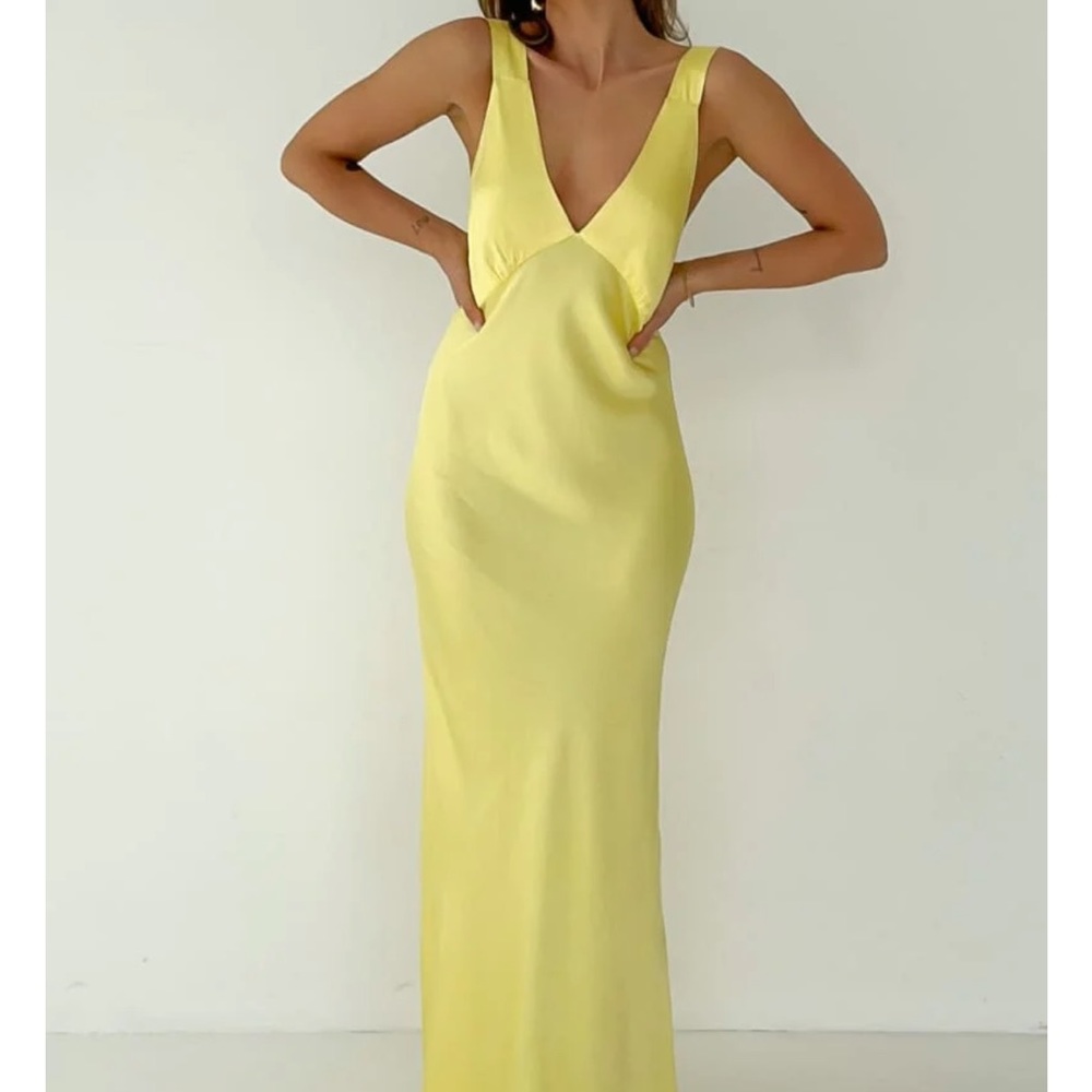 Pre-Owned RUMORED Sunset Strip Maxi Dress- Yellow MEDIUM